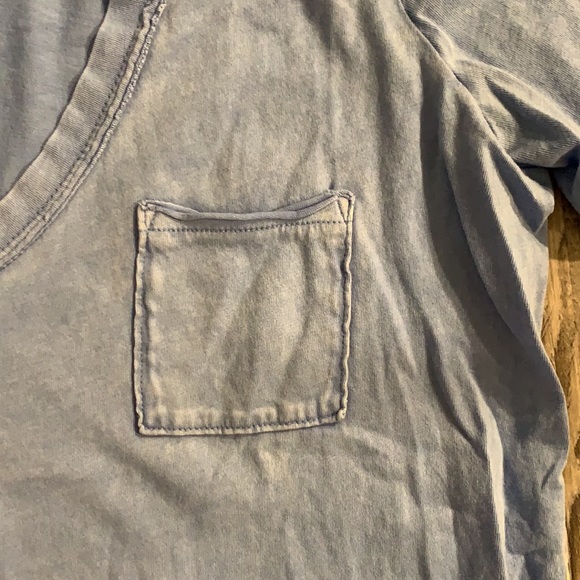 Gap designed & crafted distressed v neck w/ pocket - Picture 7 of 8